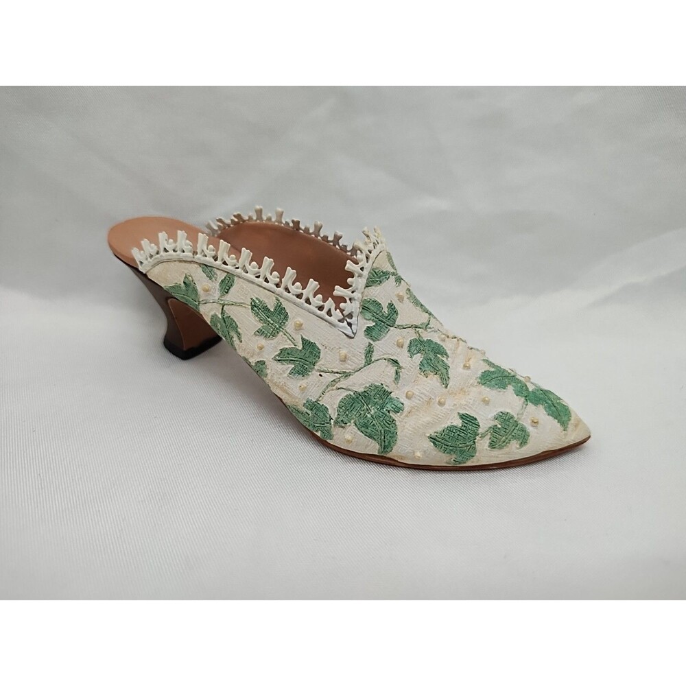 1999 Raine Just The Right Shoe Touch Of Lace Figurine